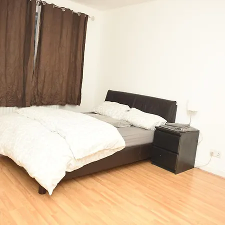 3 Bed Room Home Comfortable Stay In Coventry City, Free Parking , Wifi, Kitchen,Livingroom Exterior photo