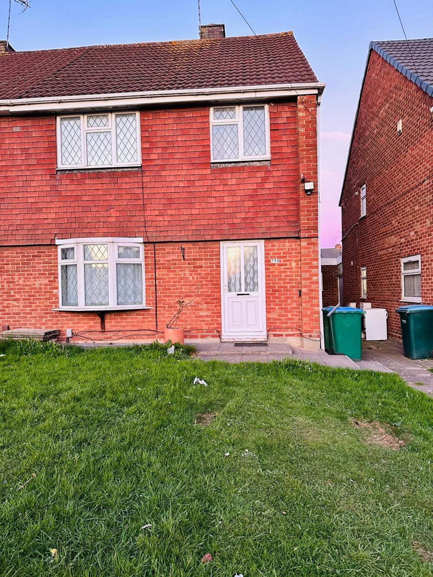 3 Bed Comfortable In City, Free Parking , Wifi, Kitchen,livingroom Coventry